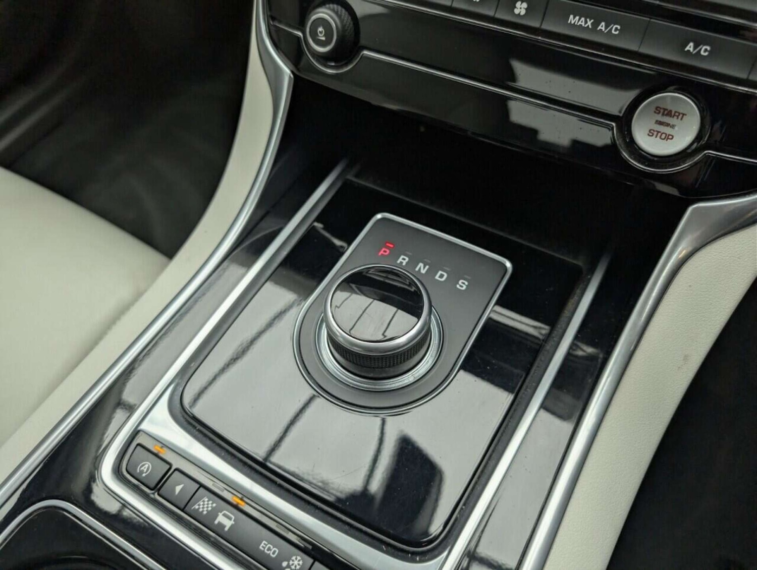 Used Jaguar XE 2016 for sale - 77714195: Photo 17