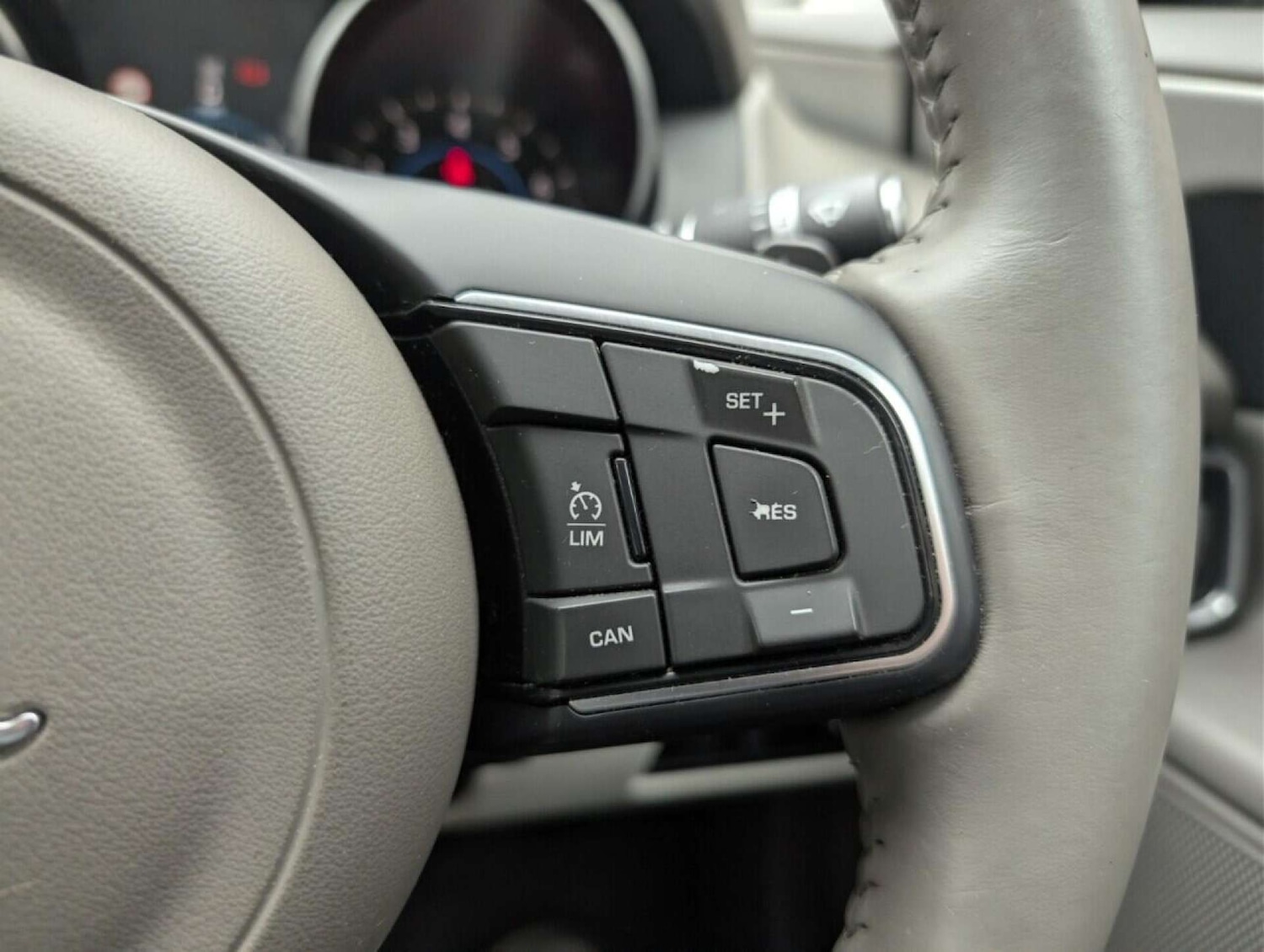 Used Jaguar XE 2016 for sale - 77714195: Photo 20