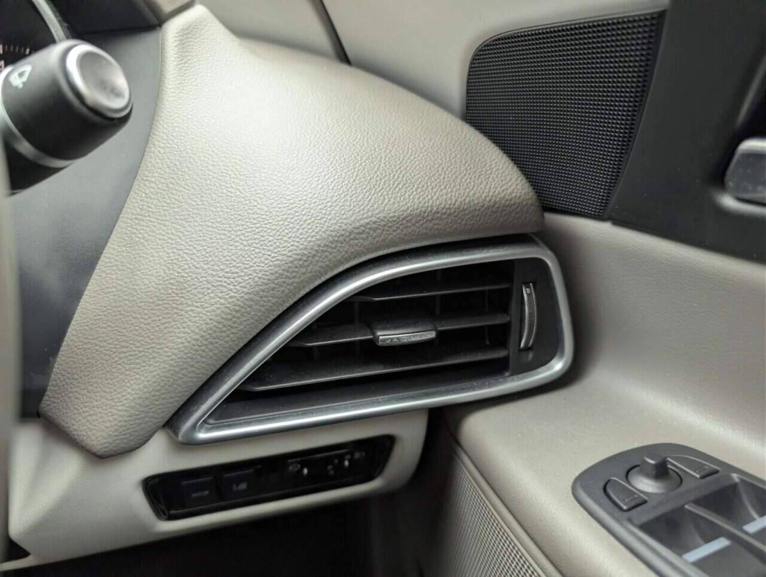 Used Jaguar XE 2016 for sale - 77714195: Photo 21