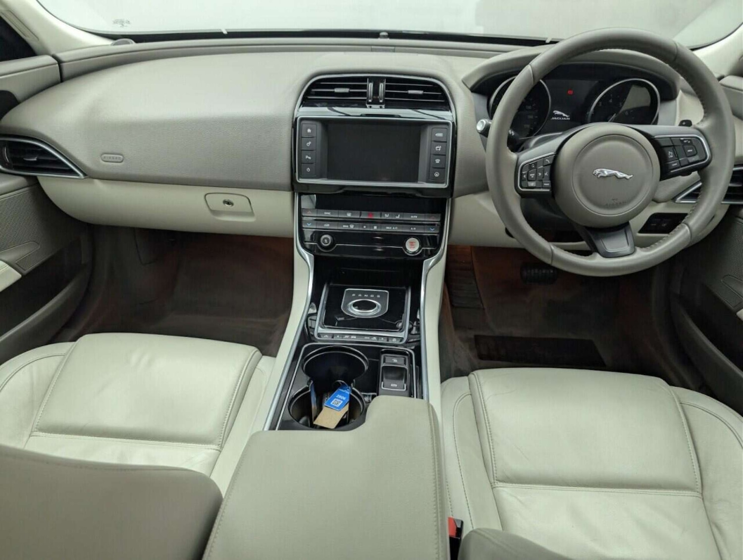 Used Jaguar XE 2016 for sale - 77714195: Photo 24