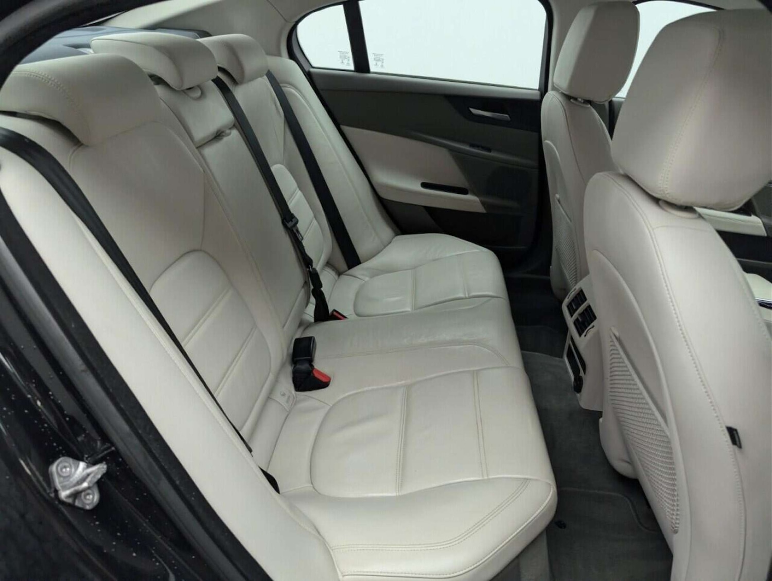 Used Jaguar XE 2016 for sale - 77714195: Photo 25