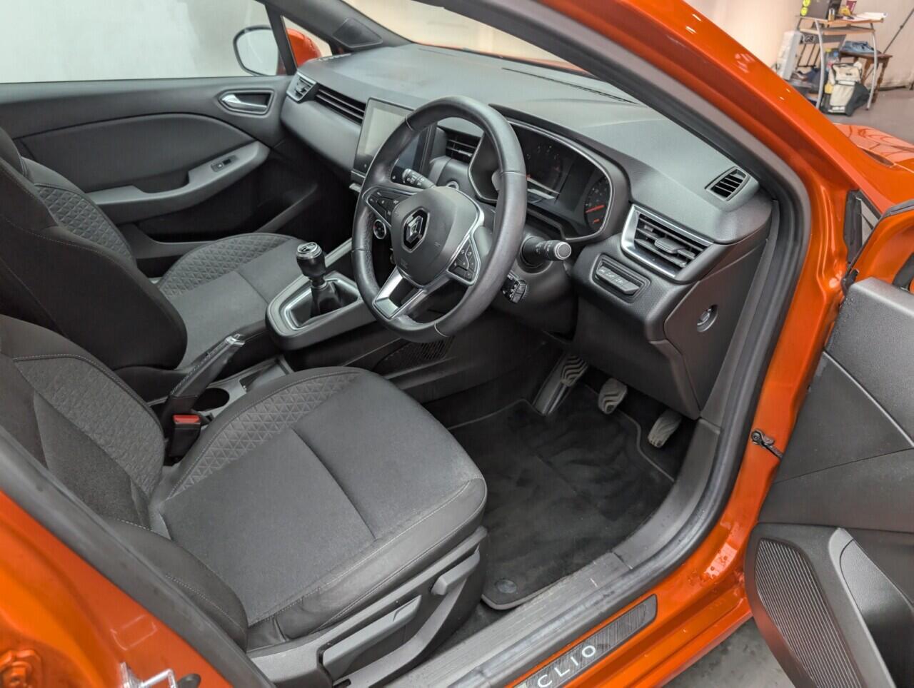 Used Renault Clio 2020 for sale - 76992902: Photo 11