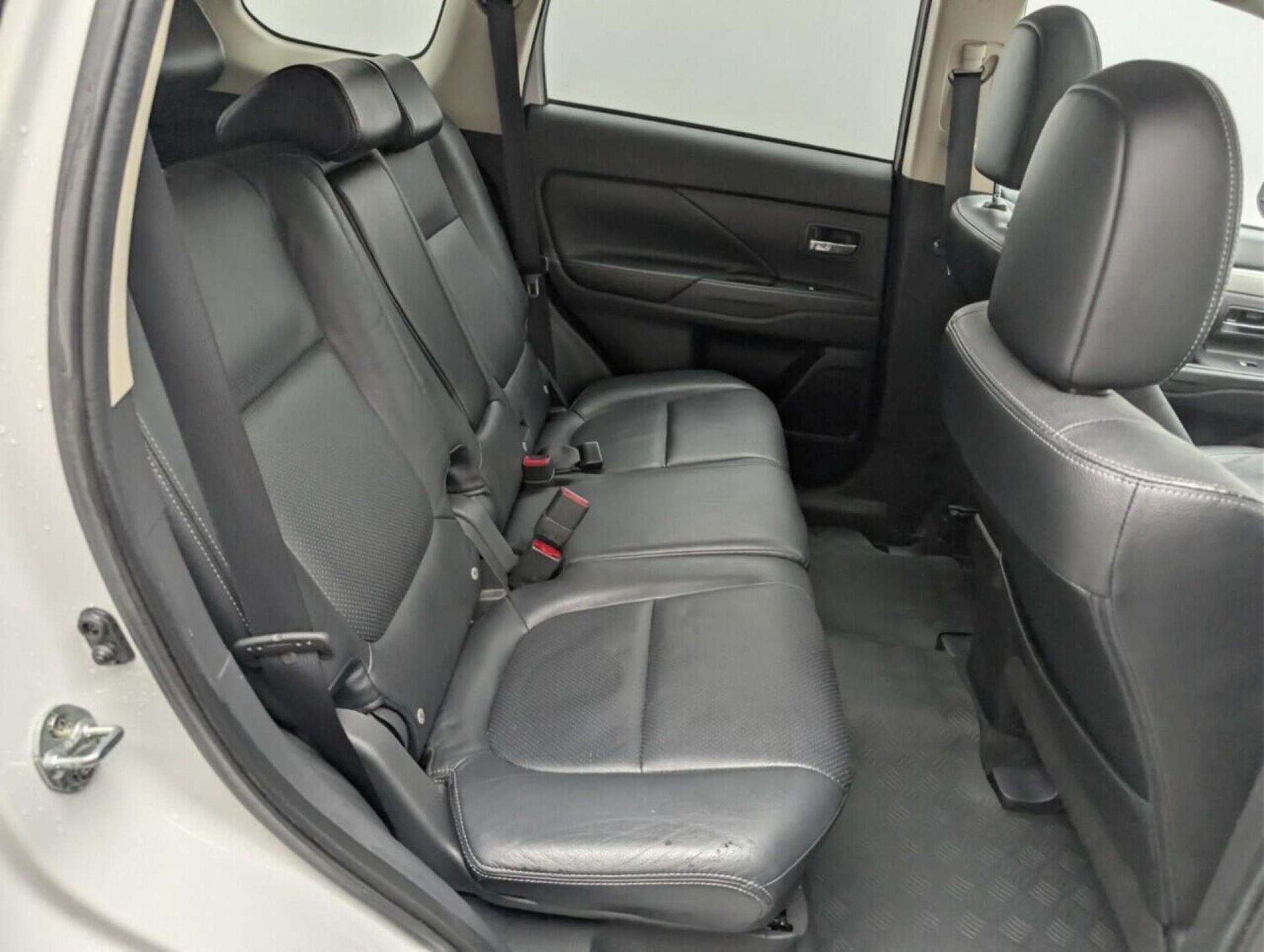 Used Mitsubishi Outlander 2015 for sale - 77902986: Photo 33