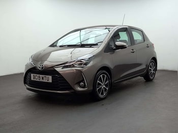 Used Toyota Yaris 2019 for sale - 79504320: Photo