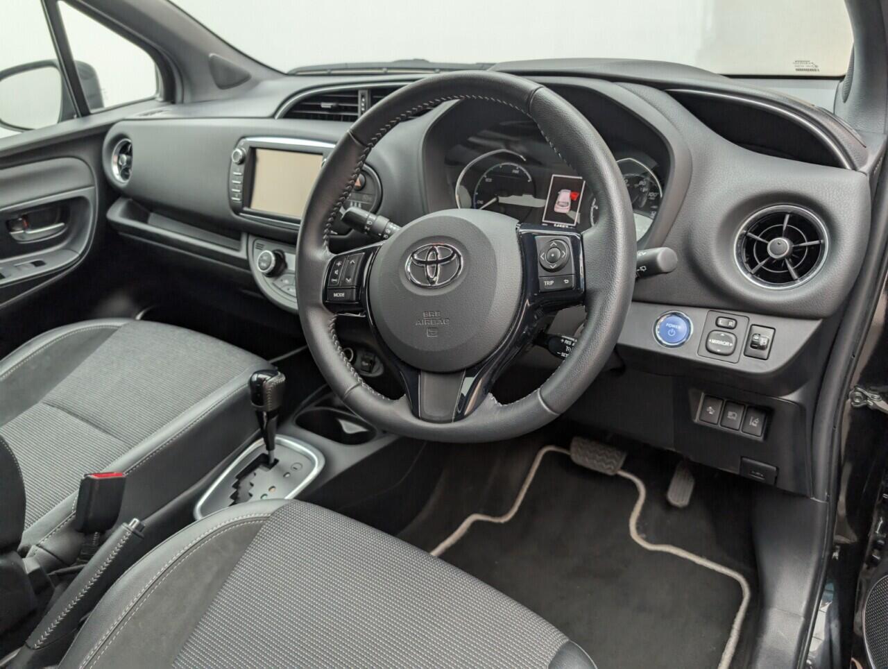 Used Toyota Yaris 2017 for sale - 76425314: Photo 11