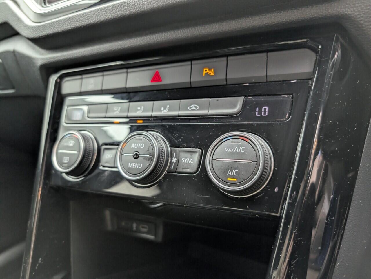 Used Volkswagen T-Roc 2021 for sale - 76425778: Photo 16