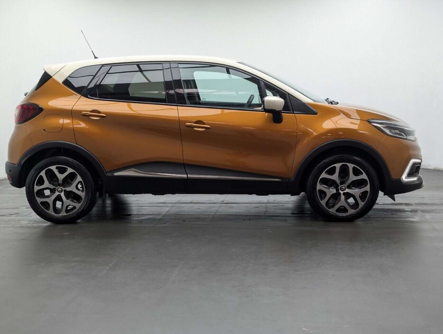 Used Renault Captur 2018 for sale - 77713098: Photo 9