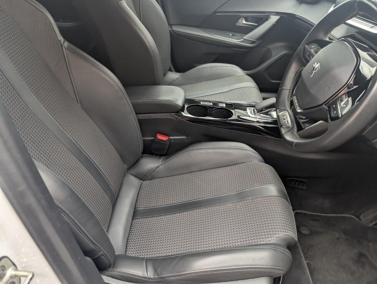 Used Peugeot E-2008 2021 for sale - 76424642: Photo 12