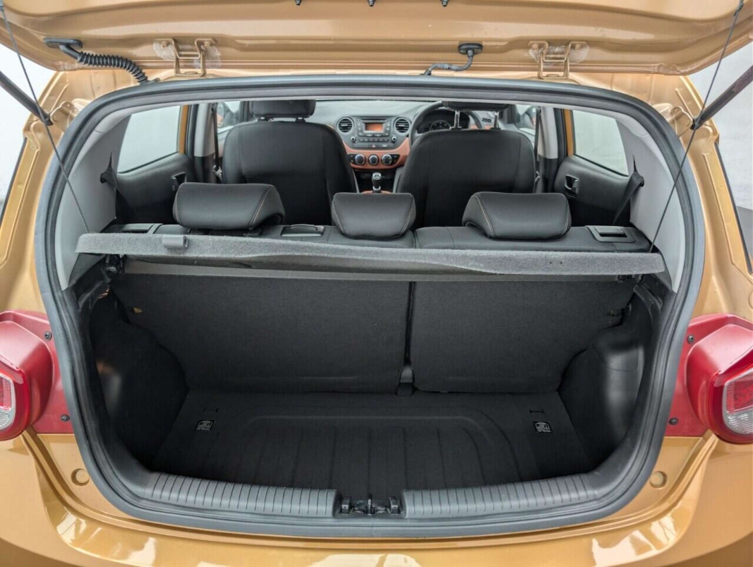 Used Hyundai i10 2015 for sale - 77713791: Photo 25