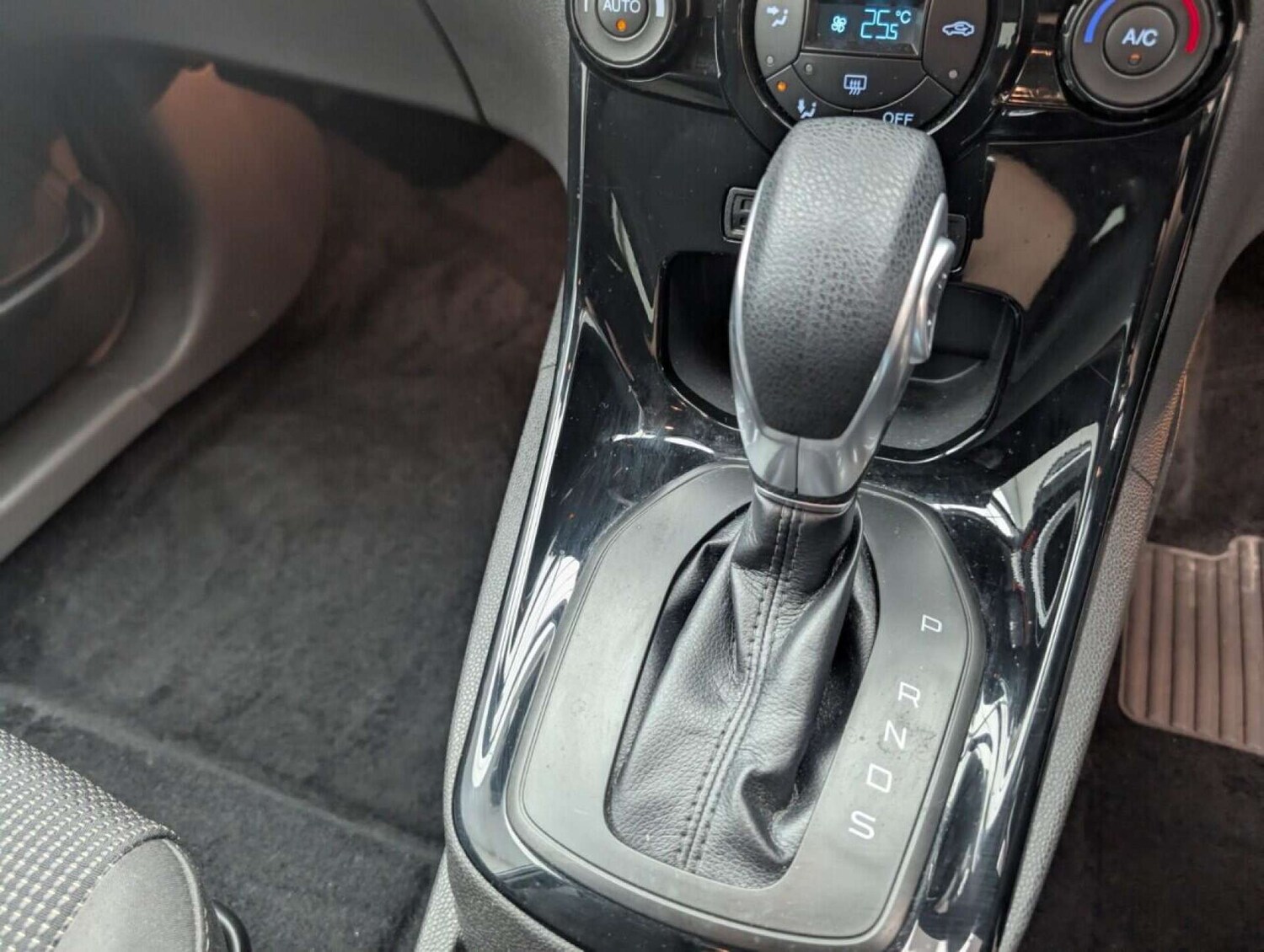 Used Ford Fiesta 2015 for sale - 77713829: Photo 16