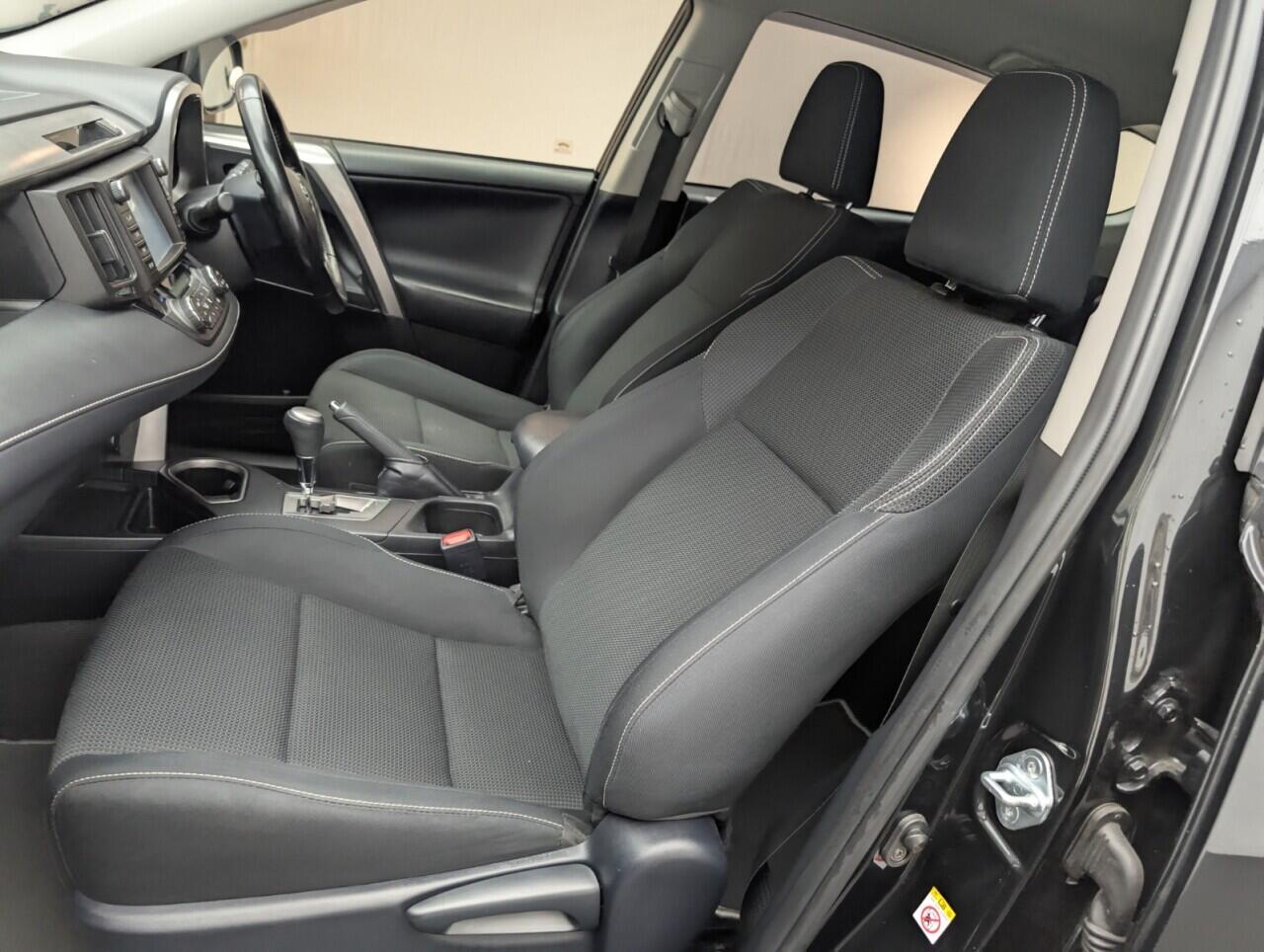 Used Toyota RAV4 2017 for sale - 76849687: Photo 27