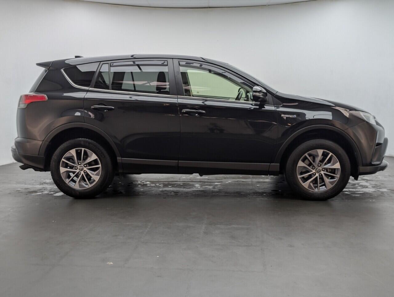 Used Toyota RAV4 2017 for sale - 76849687: Photo 9