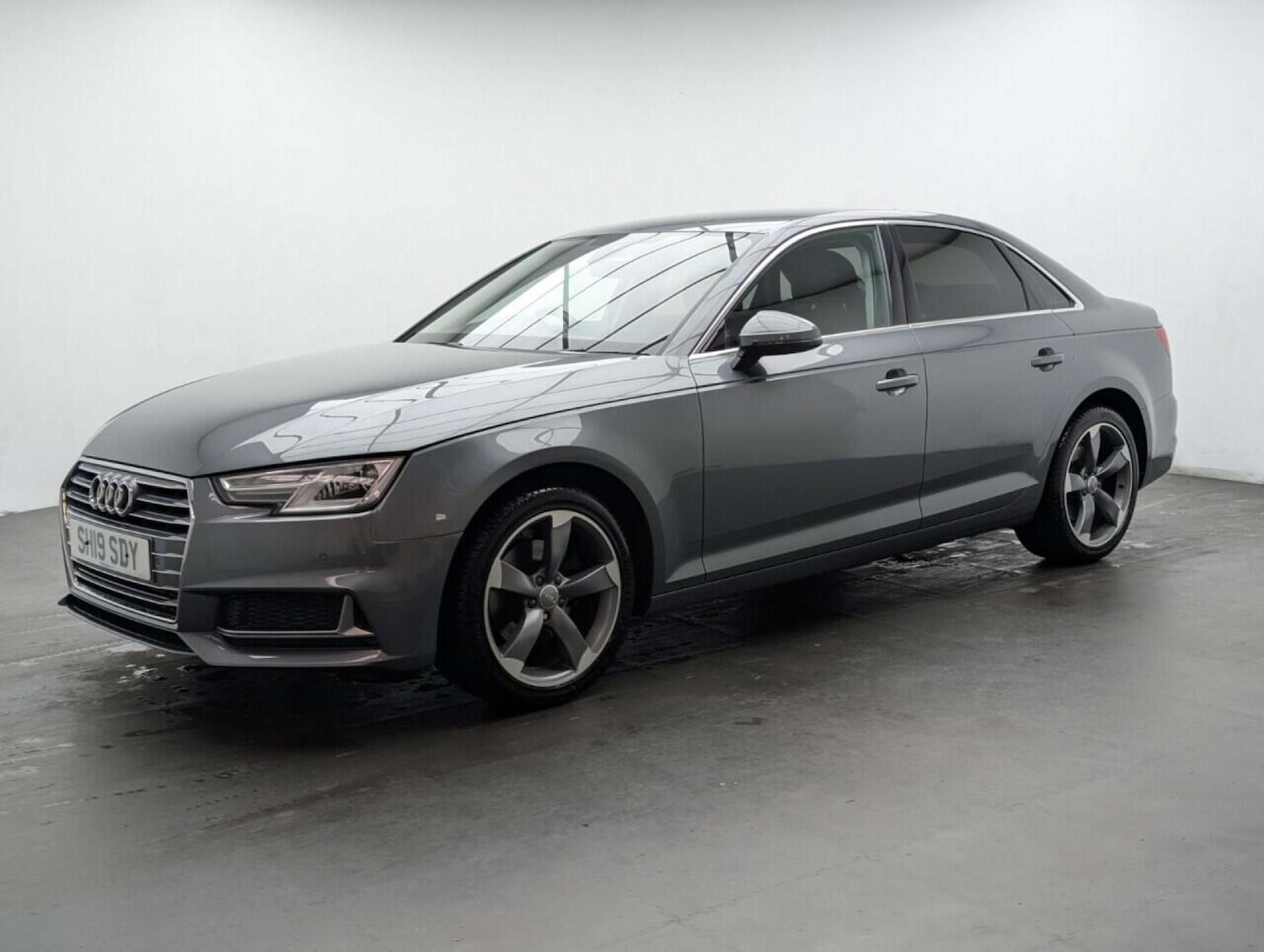 Used Audi A4 2019 for sale - 77713108: Photo 4