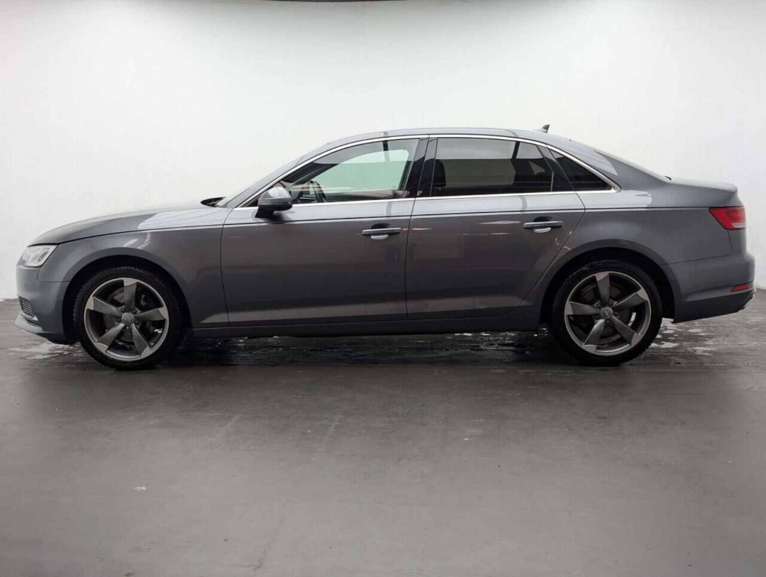 Used Audi A4 2019 for sale - 77713108: Photo 5
