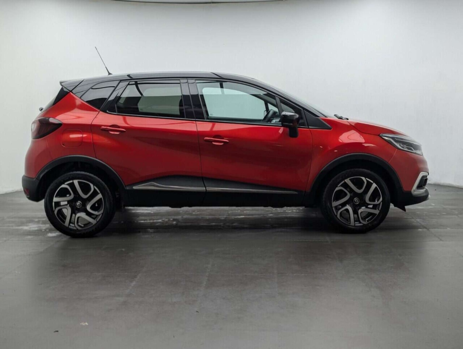 Used Renault Captur 2018 for sale - 77714048: Photo 9
