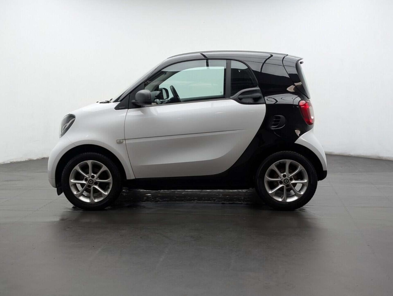 Used smart fortwo 2017 for sale - 77713129: Photo 5