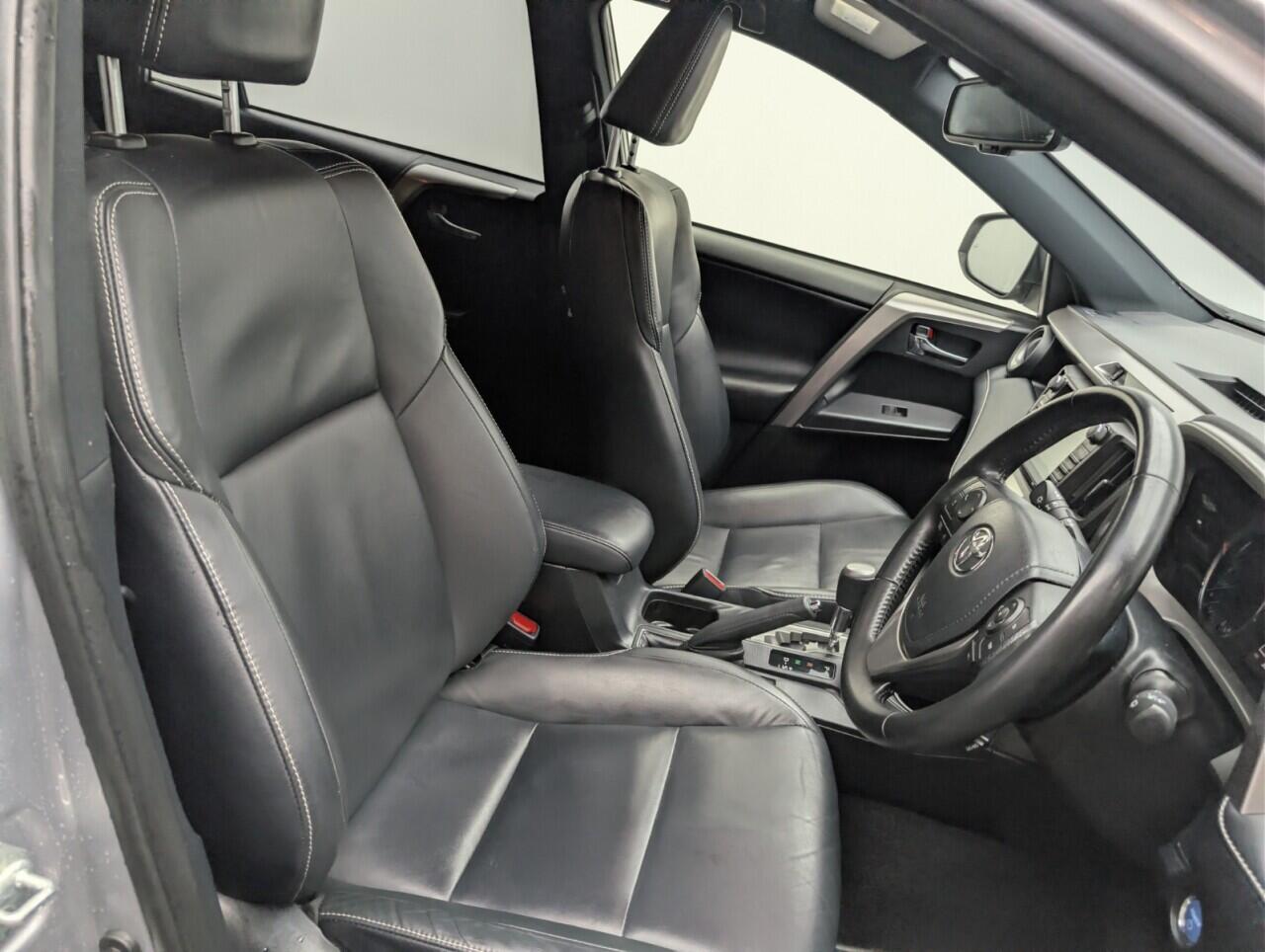 Used Toyota RAV4 2018 for sale - 77057242: Photo 12