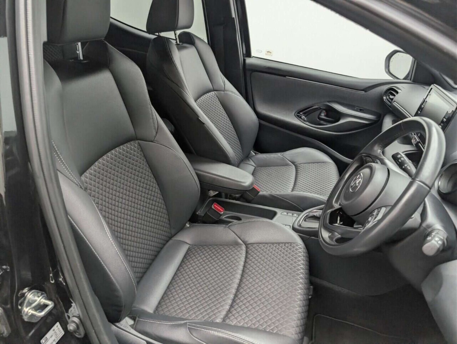 Used Toyota Yaris 2022 for sale - 77713195: Photo 12