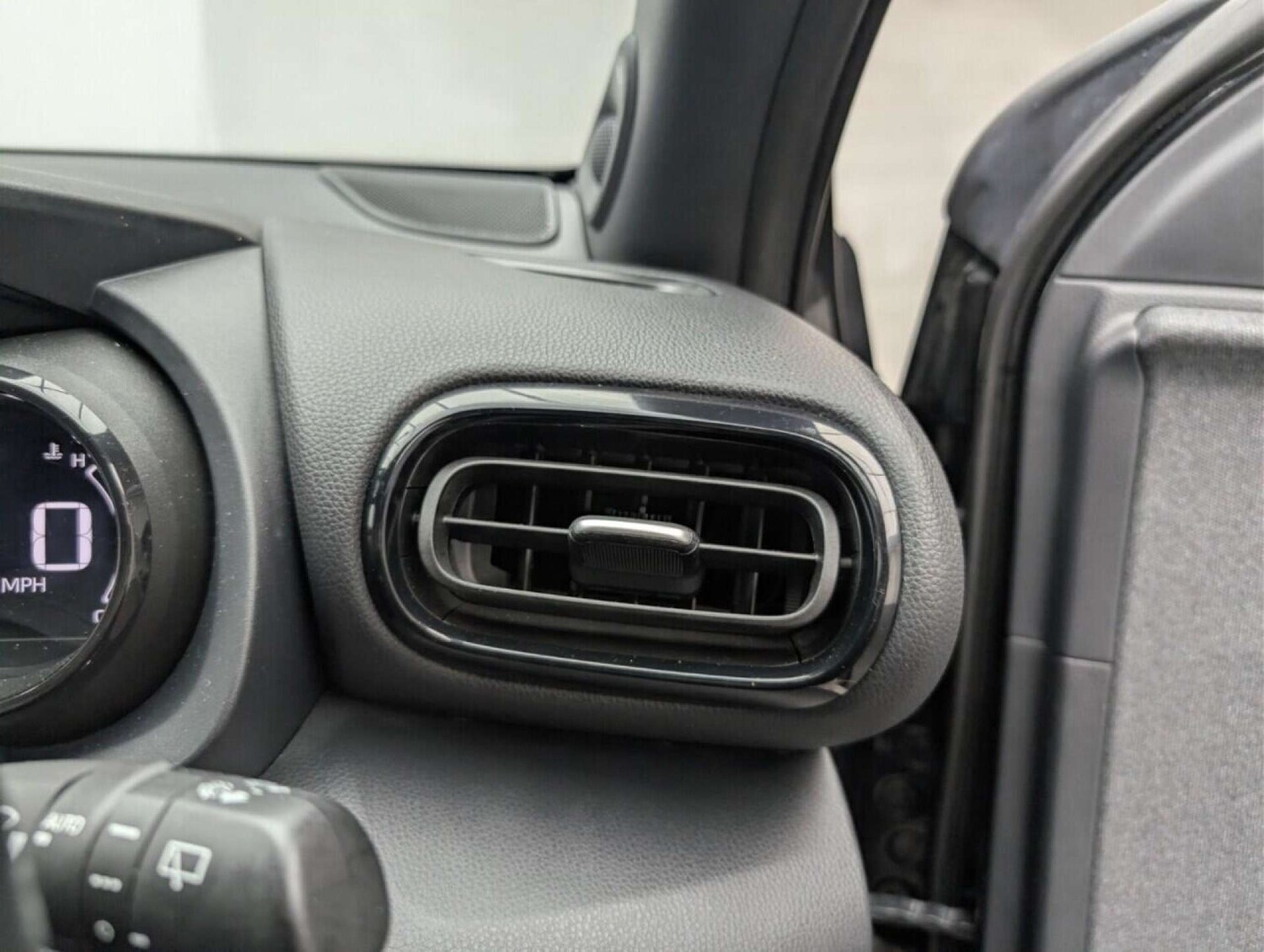 Used Toyota Yaris 2022 for sale - 77713195: Photo 19