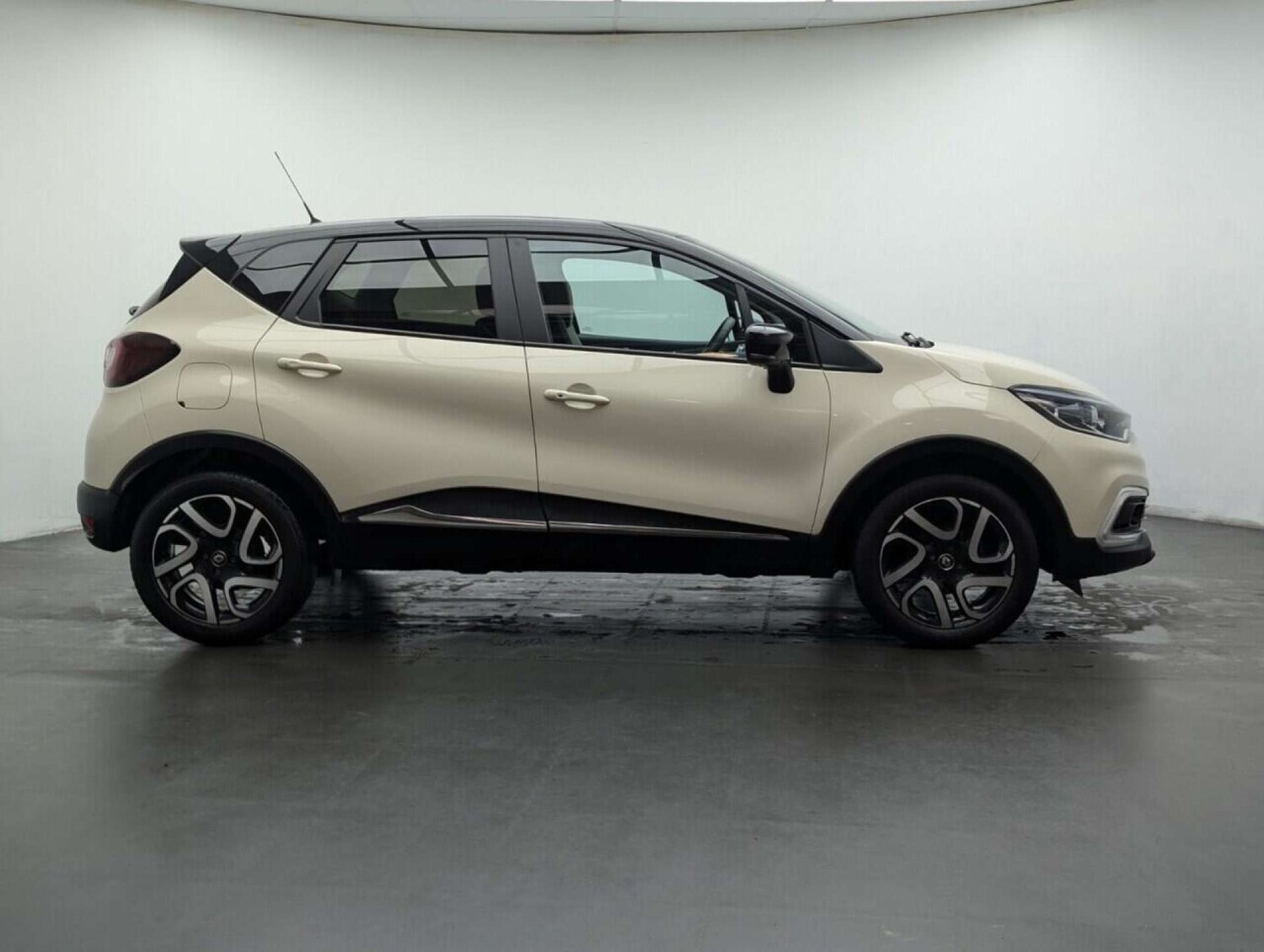 Used Renault Captur 2019 for sale - 77714323: Photo 9