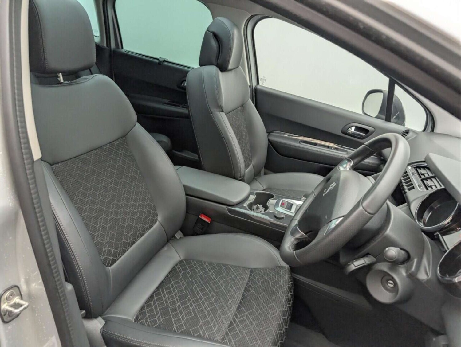 Used Peugeot 3008 2017 for sale - 77714093: Photo 11