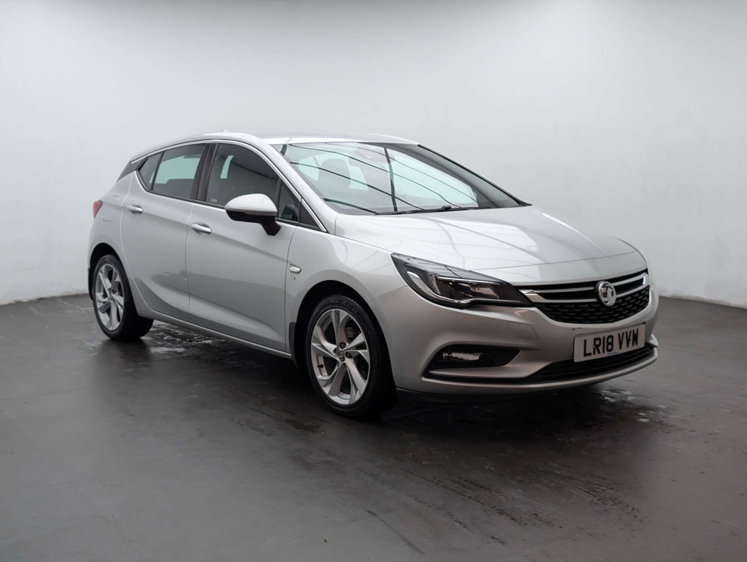 Used Vauxhall Astra 2018 for sale - 78078339: Photo 2
