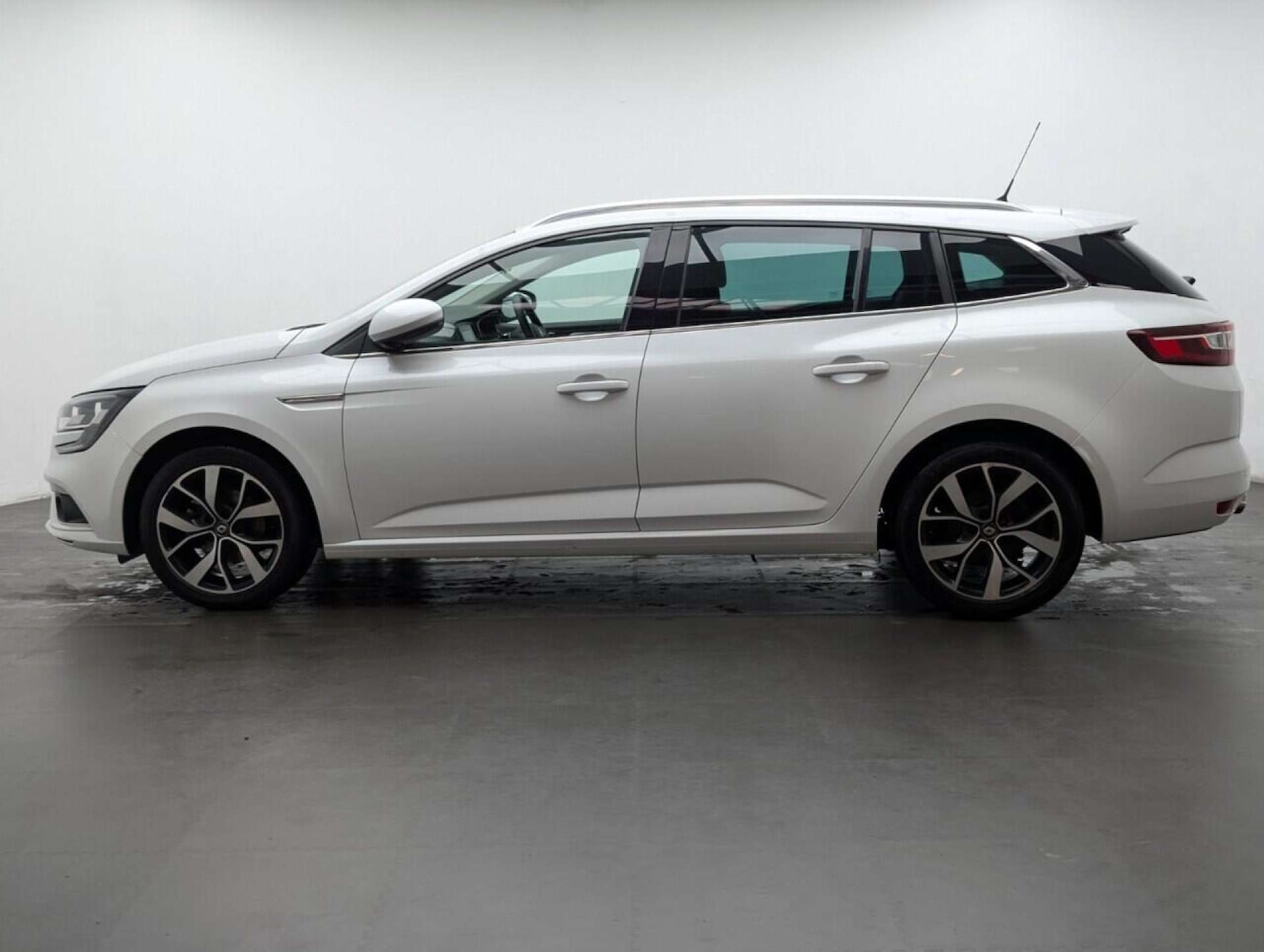 Used Renault Megane 2019 for sale - 77714942: Photo 5