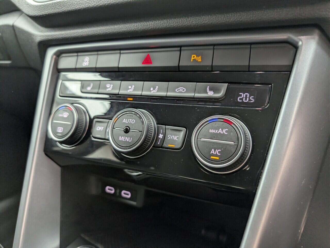 Used Volkswagen T-Roc 2021 for sale - 76633749: Photo 16