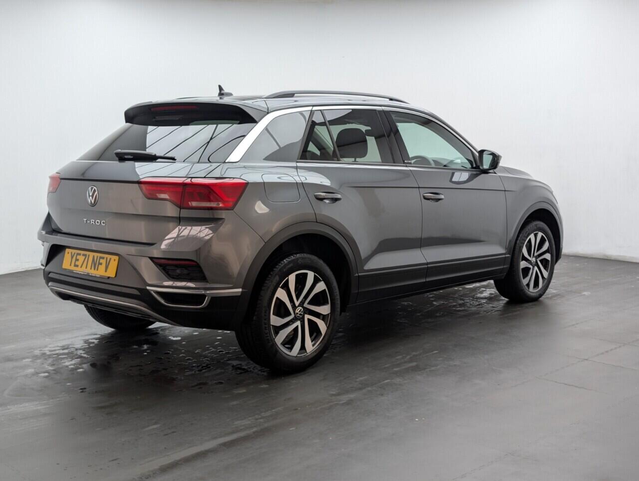 Used Volkswagen T-Roc 2021 for sale - 76633749: Photo 8