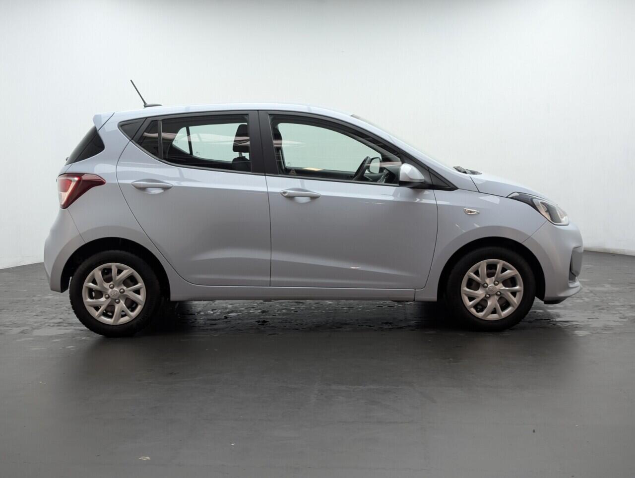 Used Hyundai i10 2019 for sale - 76423485: Photo 9