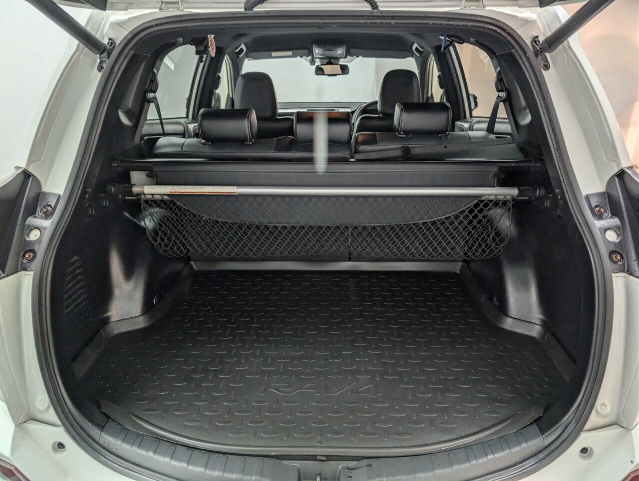 Used Toyota RAV4 2018 for sale - 77143128: Photo 27