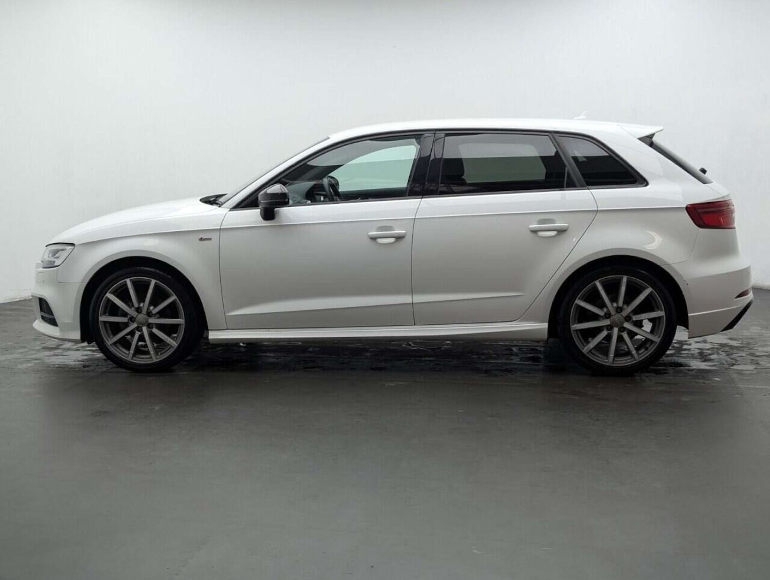 Used Audi A3 2017 for sale - 77714276: Photo 5