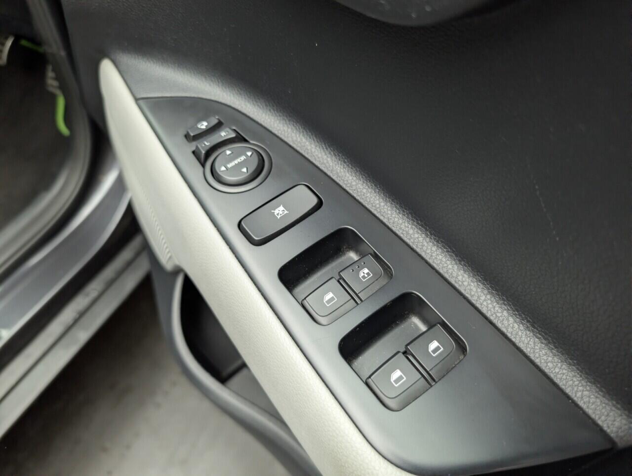 Used Kia Stonic 2018 for sale - 77657611: Photo 20