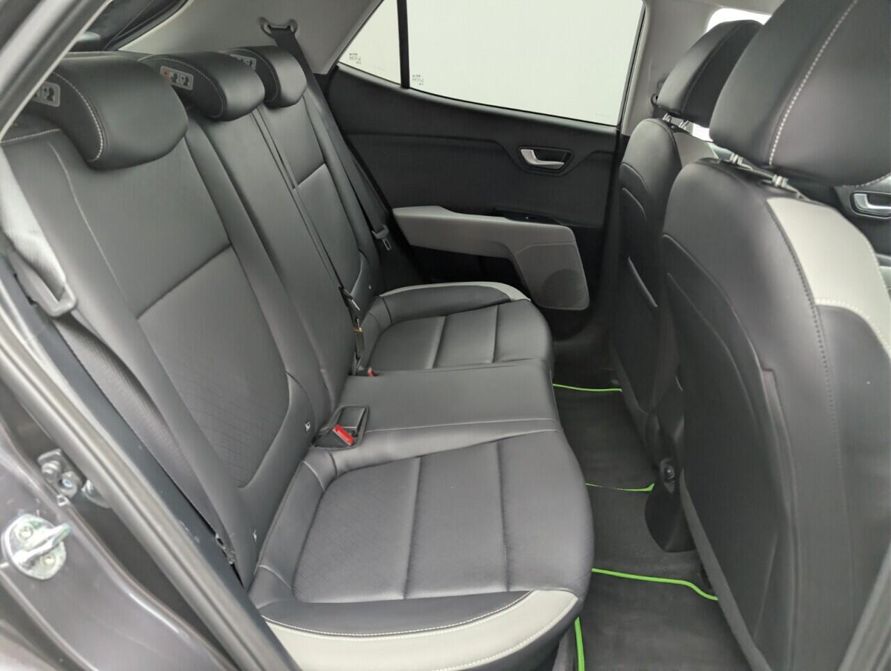 Used Kia Stonic 2018 for sale - 77657611: Photo 23