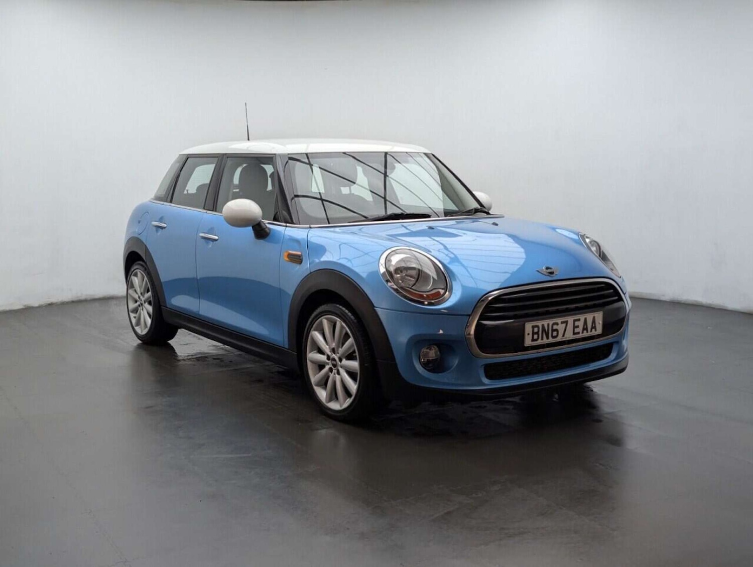 Used MINI Hatch 2017 for sale - 77713379: Photo 2