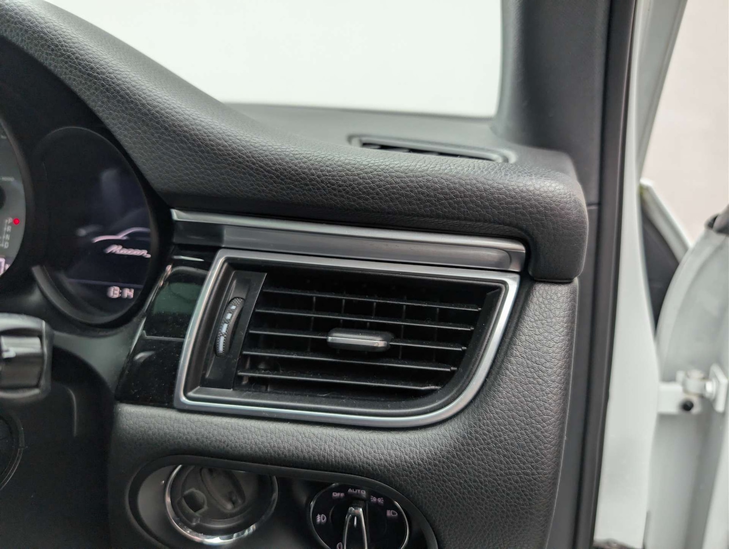 Used Porsche Macan 2015 for sale - 78032037: Photo 40