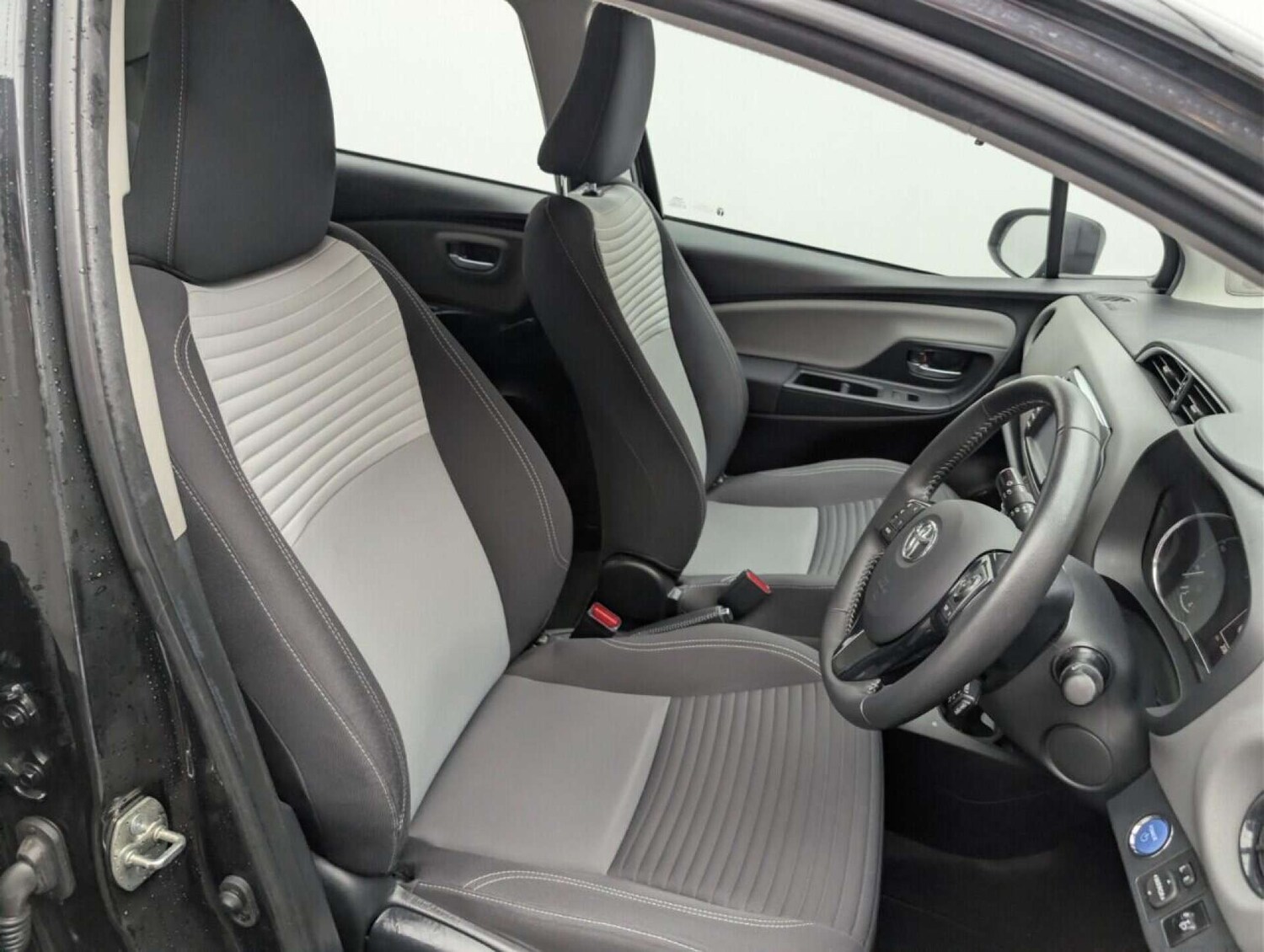 Used Toyota Yaris 2020 for sale - 77713417: Photo 12