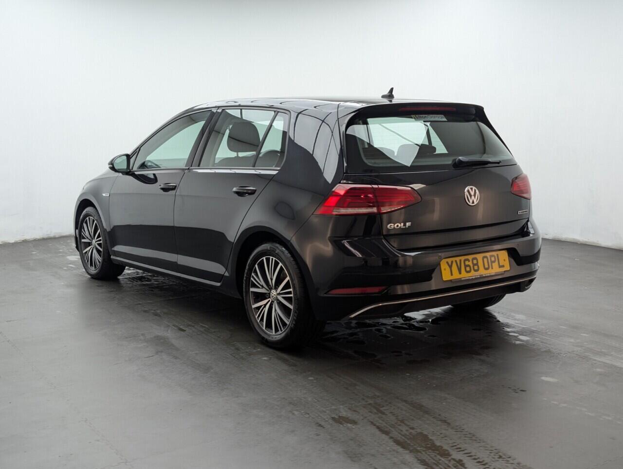 Used Volkswagen Golf 2019 for sale - 76802075: Photo 6