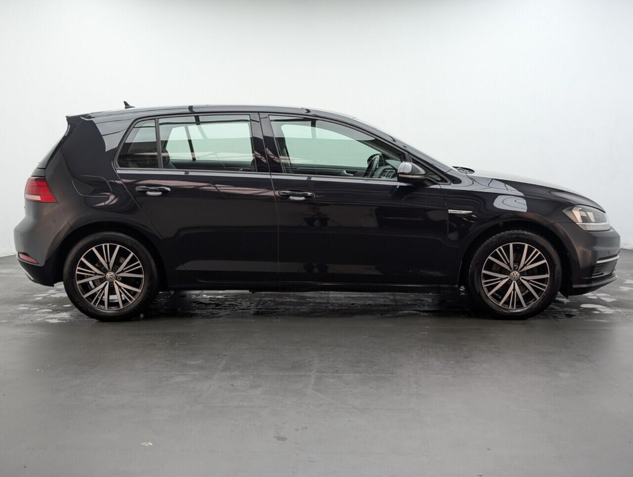 Used Volkswagen Golf 2019 for sale - 76802075: Photo 9