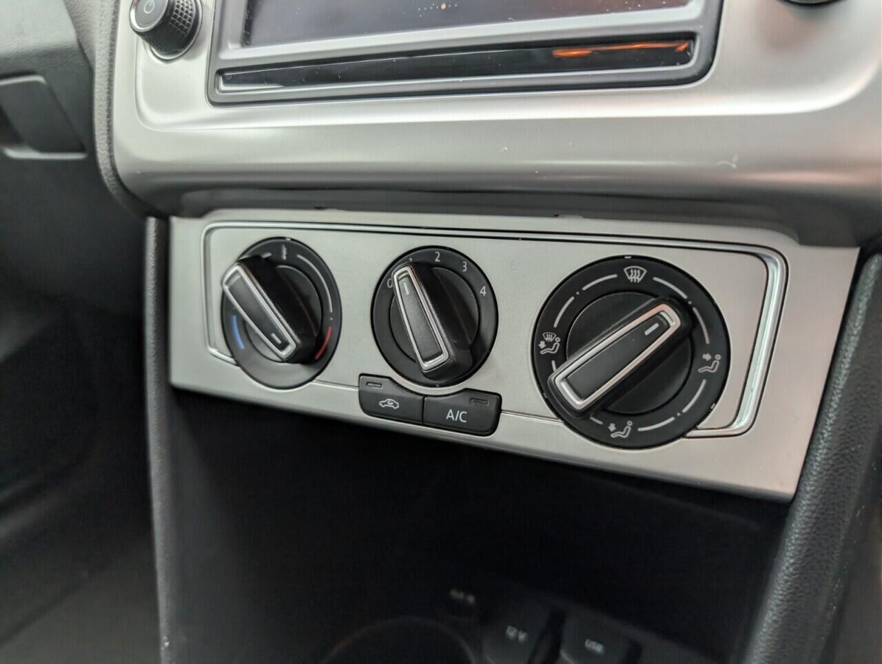 Used Volkswagen Polo 2015 for sale - 76823419: Photo 15