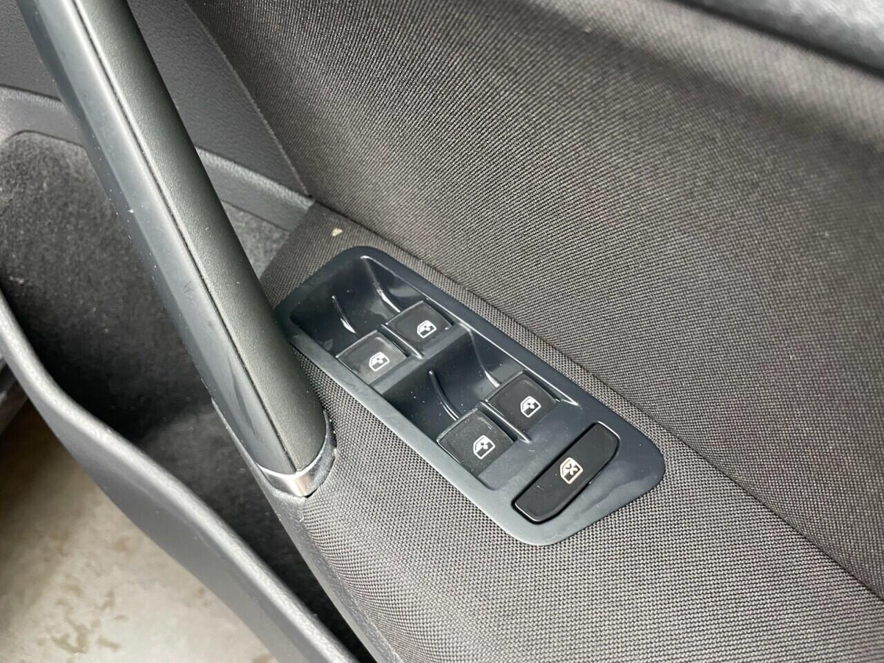 Used Volkswagen Golf 2017 for sale - 77074616: Photo 21