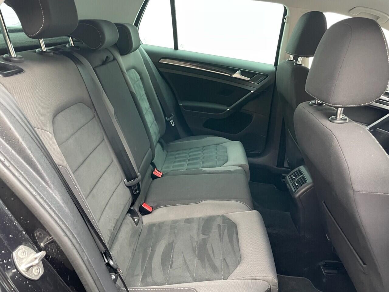 Used Volkswagen Golf 2017 for sale - 77074616: Photo 24