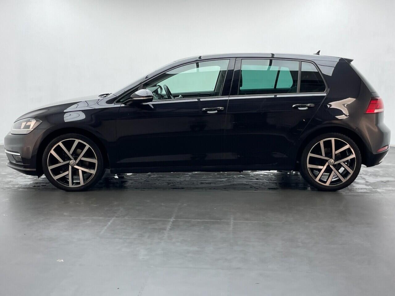 Used Volkswagen Golf 2017 for sale - 77074616: Photo 5