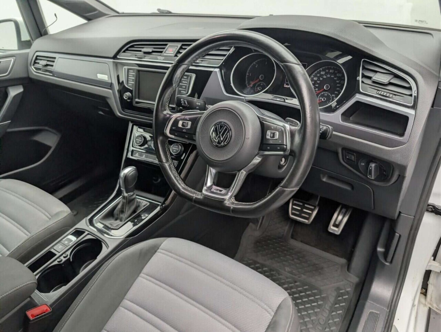 Used Volkswagen Touran 2017 for sale - 77714438: Photo 10