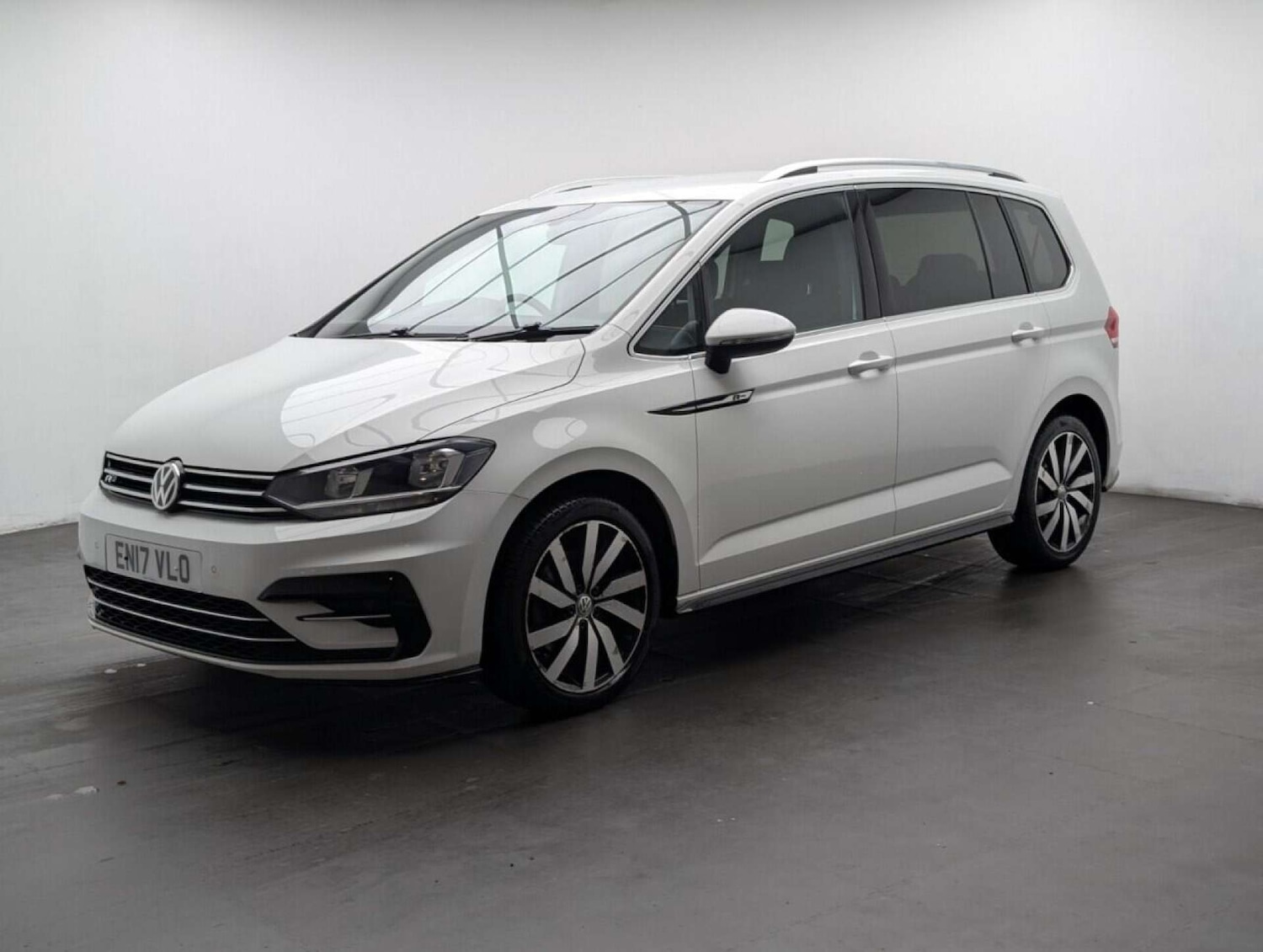 Used Volkswagen Touran 2017 for sale - 77714438: Photo 4