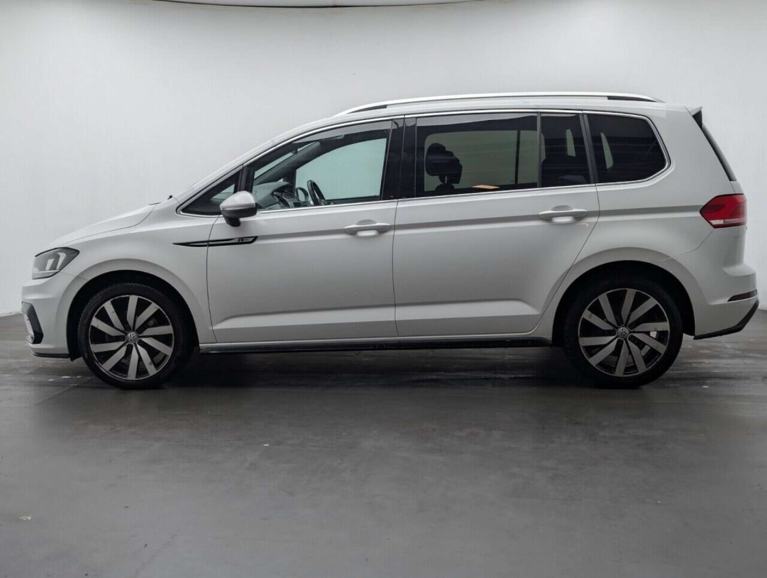 Used Volkswagen Touran 2017 for sale - 77714438: Photo 5