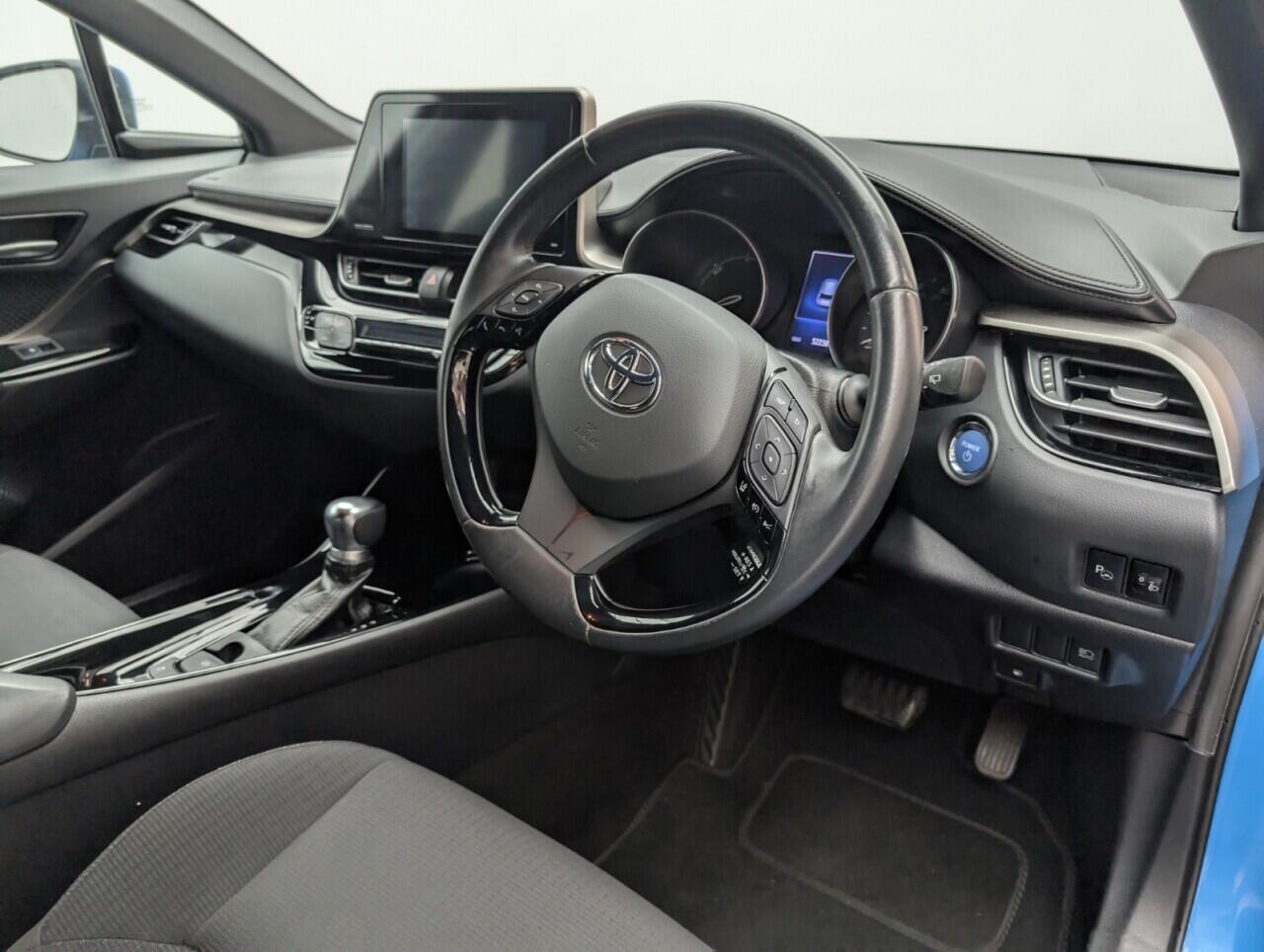 Used Toyota C-HR 2018 for sale - 76926638: Photo 11