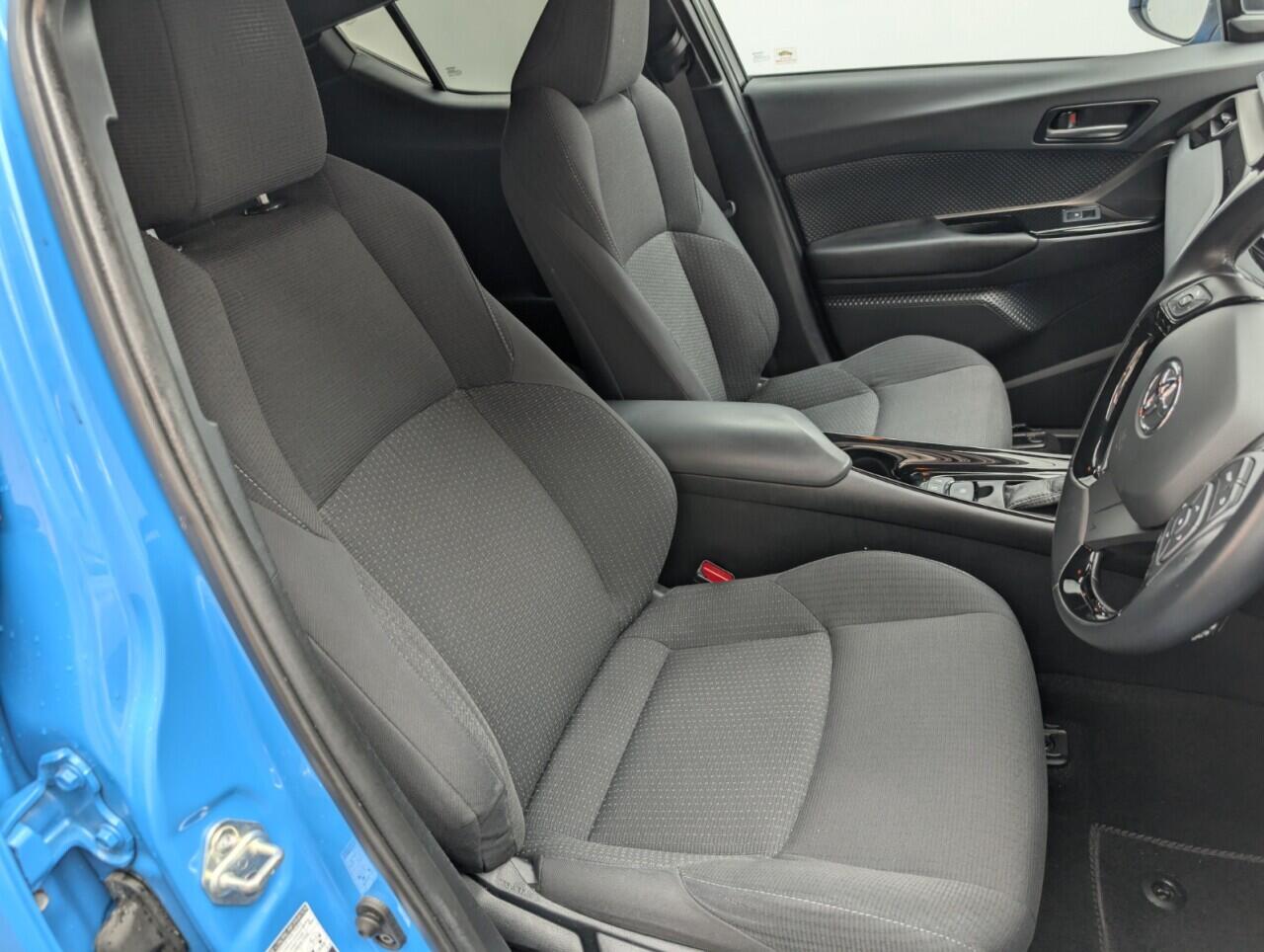 Used Toyota C-HR 2018 for sale - 76926638: Photo 12