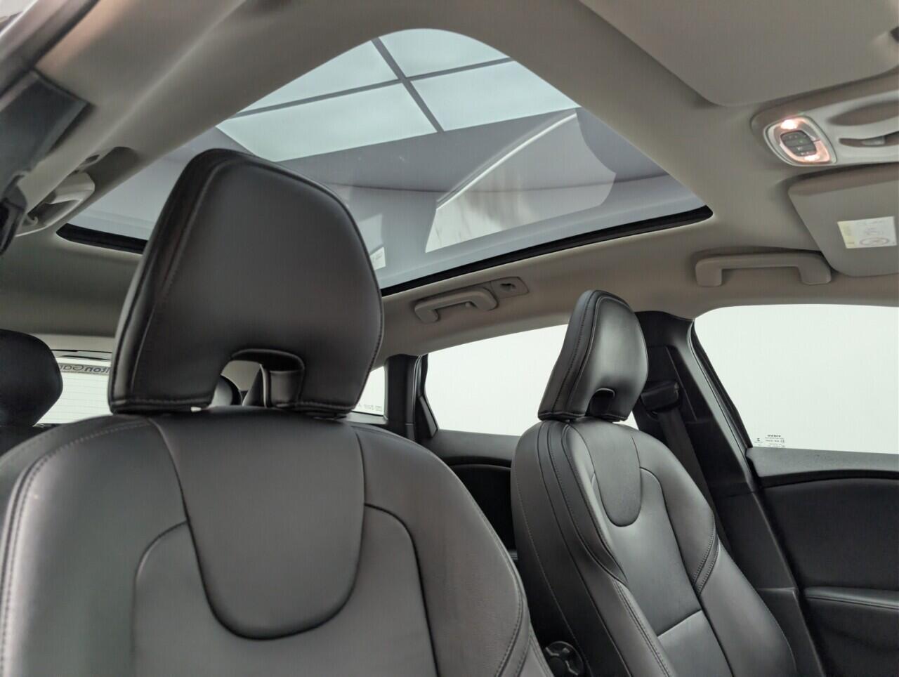 Used Volvo V40 2018 for sale - 76573492: Photo 25