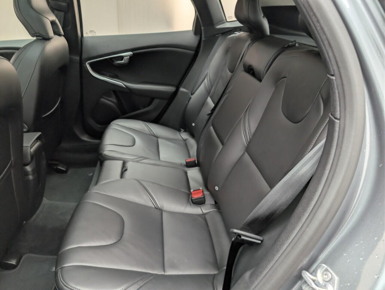 Used Volvo V40 2018 for sale - 76573492: Photo 30